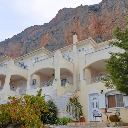 West Red Rock And View Leonidio Maisonette Studio Екстериор снимка