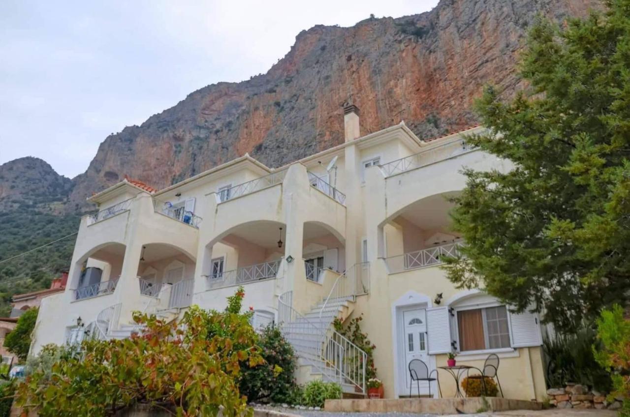 West Red Rock And View Leonidio Maisonette Studio Екстериор снимка