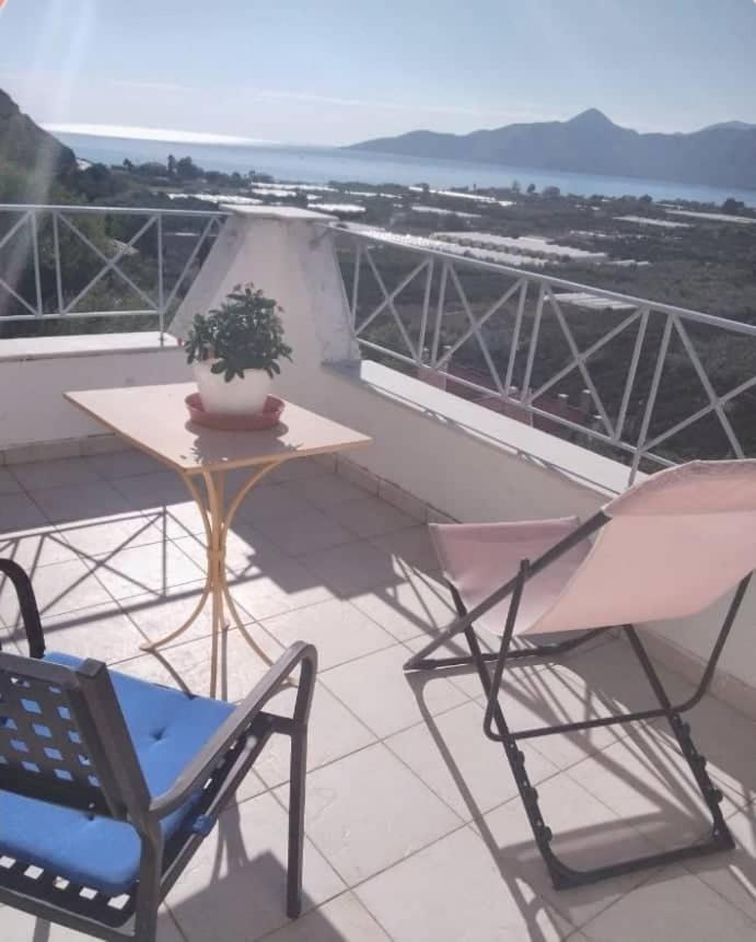 West Red Rock And View Leonidio Maisonette Studio Екстериор снимка